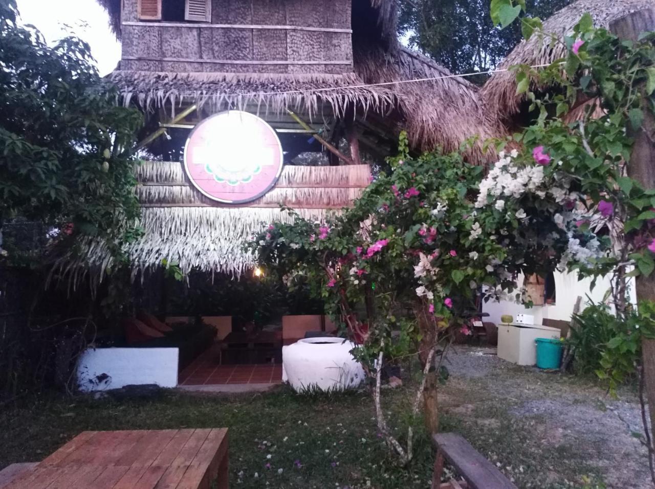 Mama Clares Hotel Sihanoukville Exterior foto